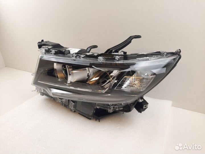 Фара левая Toyota Land Cruiser Prado 150 2018-2022