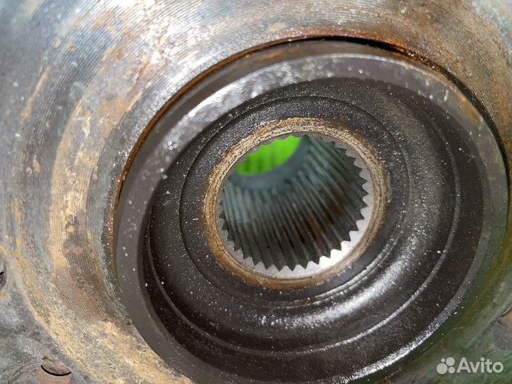 Ступица передняя правая Cadillac Escalade GMT900