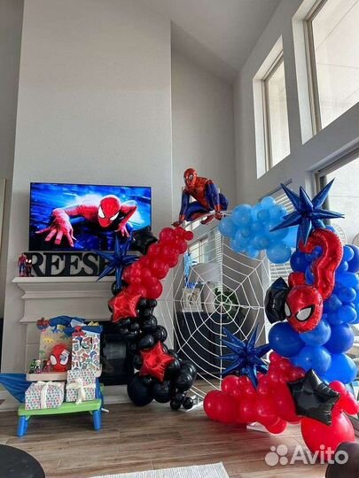 Фотозона человек паук арка из шаров