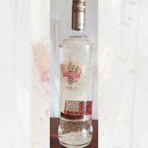 Бутылка с водкой smirnoff gold collection