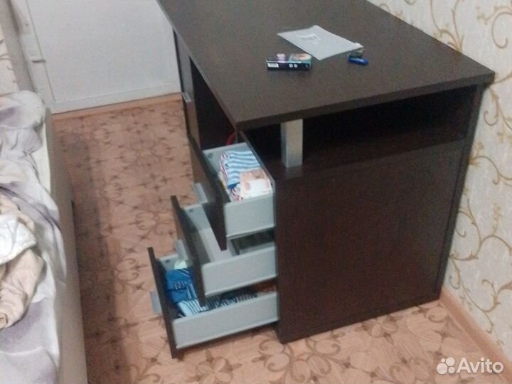 Продам стол