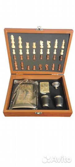 Фляга с шахматами, стопками, воронкой, зажигалкой