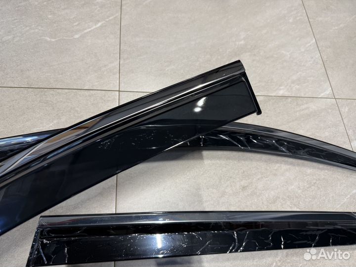 Дефлектора на окна с молдингом Skoda Karoq 2018+