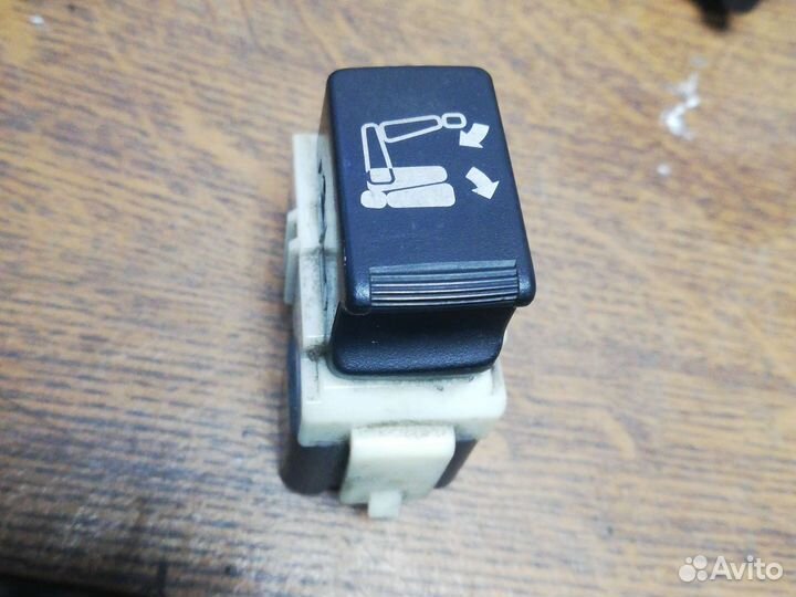 Кнопка складывания сидений Митсубиси Аутлендер XL