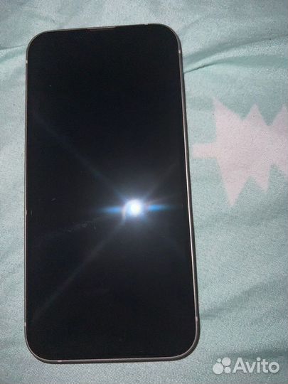 Телефон iPhone 13