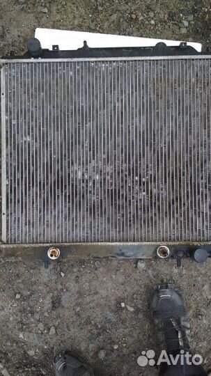 Радиатор на Mitsubishi Delica L400