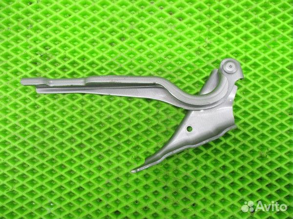 Петля капота правая Volkswagen Polo 6 MK6