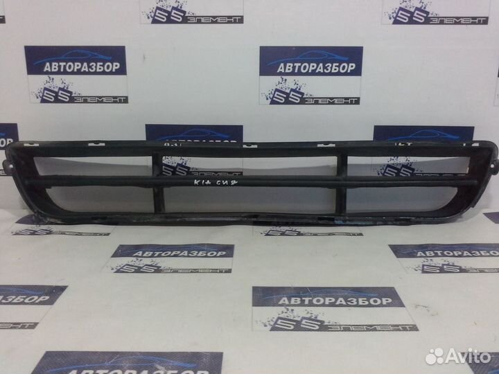Решётка переднего бампера центральная Kia Ceed