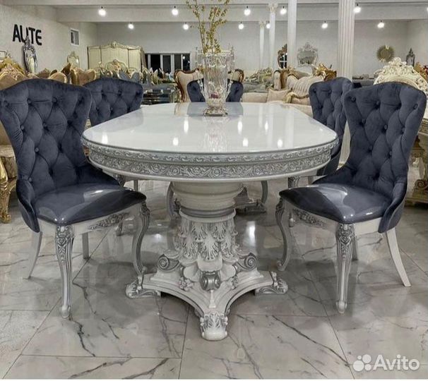 Стол и стулья