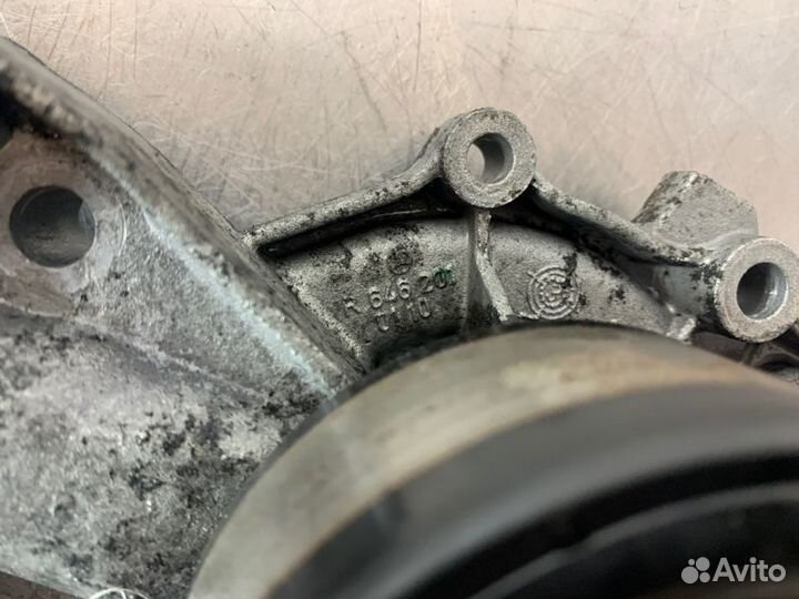 Помпа Mercedes C-Class W203 OM646 2.2 CDI 2005