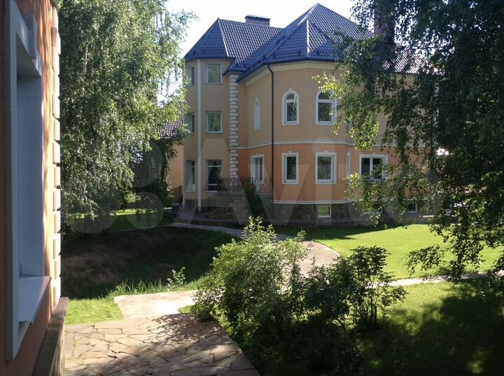 Коттедж 777 м² на участке 21 сот.