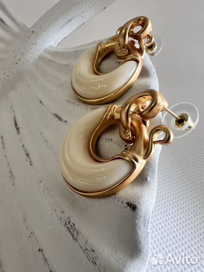 Стильные серьги