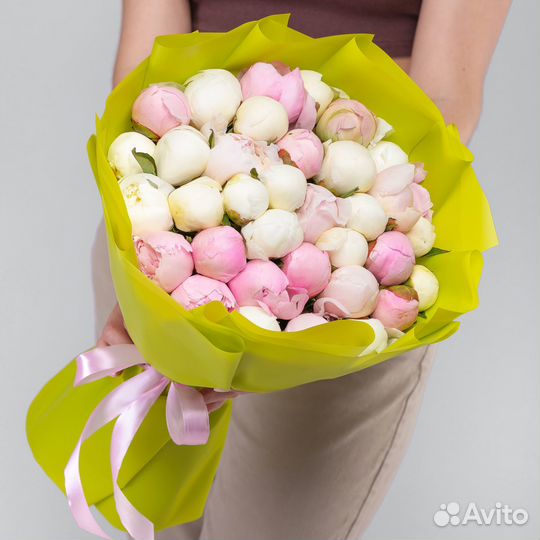 Букет 35 Розовых и Белых Пионов