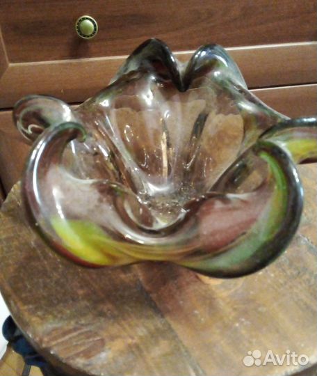 Ваза из цветного стекла