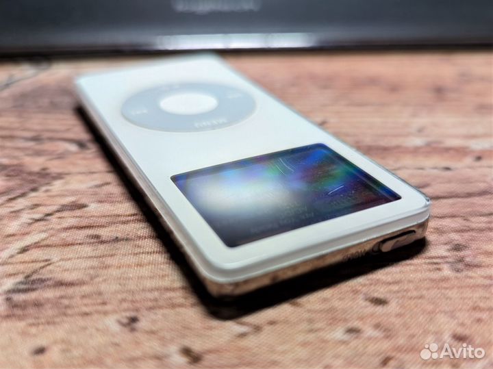 Apple iPod Nano 1st. Gen 4Gb белый