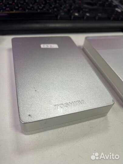 Внешний диск бу Toshiba 2 tb 517 час с кабелем