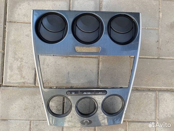 Накладка консоли Mazda 6 лифтбек 2.0 2006