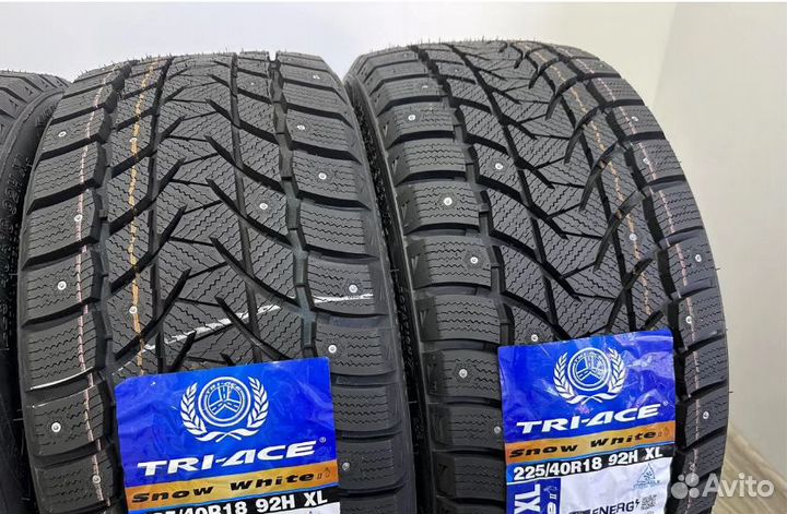 Tri Ace Snow White II Stud 225/40 R18 92H