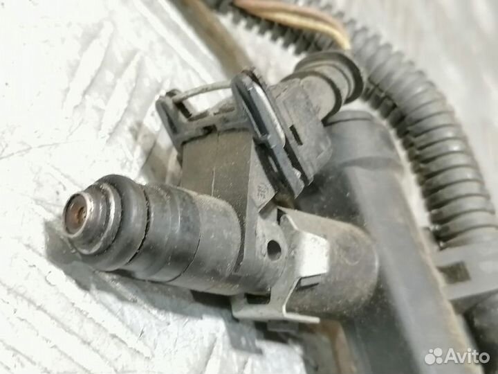 Форсунка двигателя Renault Clio 2005 2012