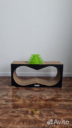 Когтеточка и игрушка для кошек