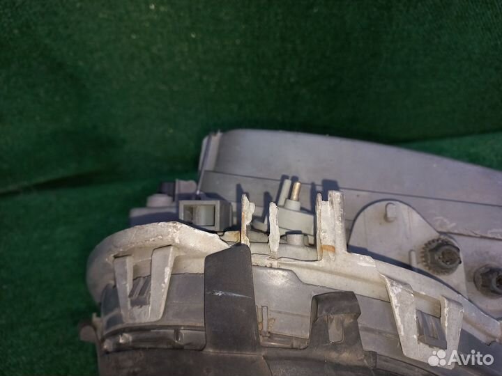 Фара правая ксенон Mercedes E-Class W210