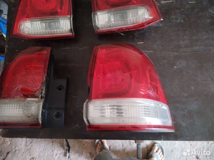 Задние фонари тойота ланд крузер 200 за 4 шт