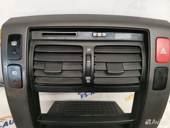 Консоль магнитофона передний Hyundai Tucson JM 2.0