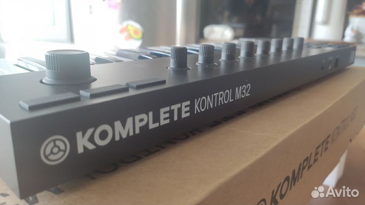 Midi-клавиатура Komplete Kontrol M32