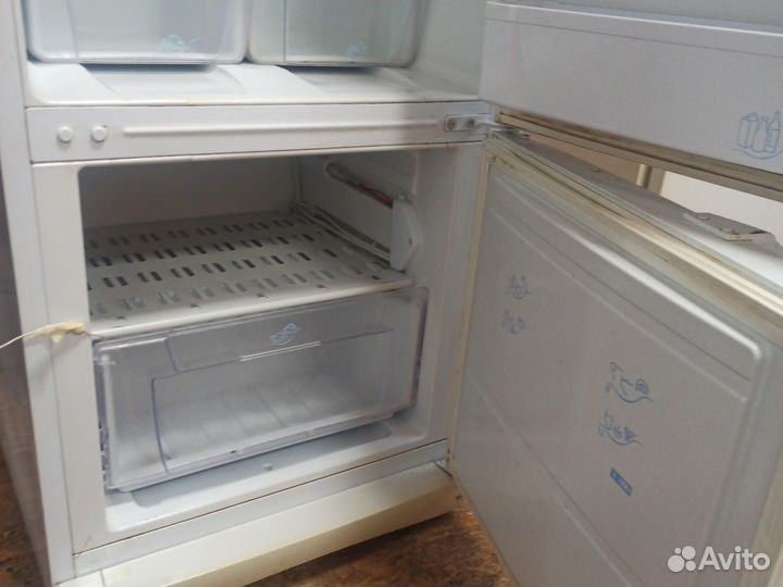 Холодильник indesit