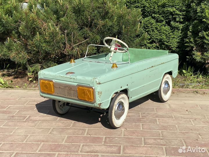 Педальная машинка Львовянка ранняя