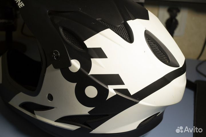 Шлем sixsixone L