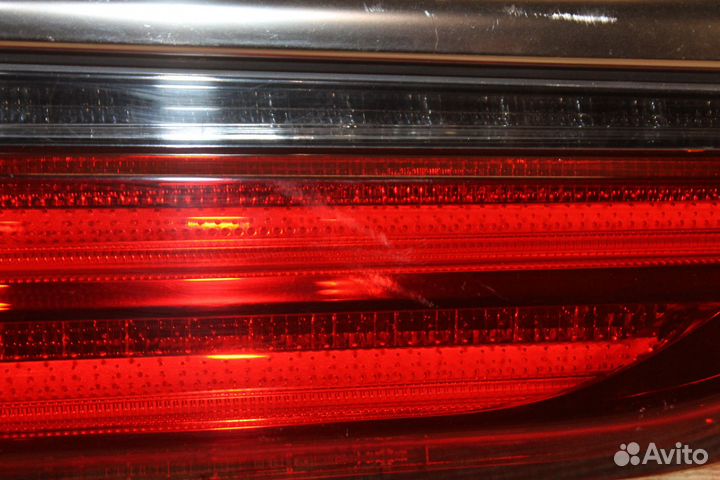 Фонарь задний внутренний левый Lexus LX570