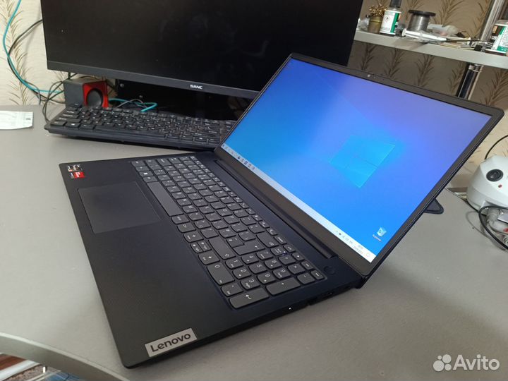 Lenovo: 15.6Fhd Ryzen 5:12x4ghz RxVega7, 20gb, Ssd