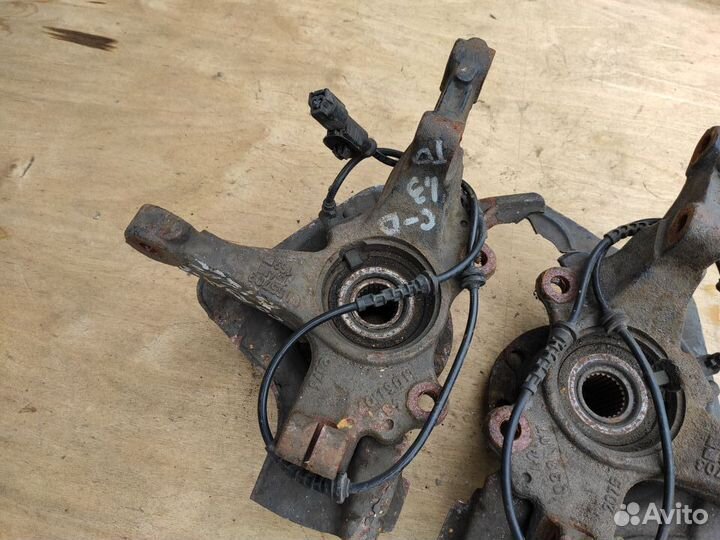 Кулак поворотный Z13DTJ Z13DTH на Opel Corsa D