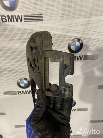 Направляющая бампера правая BMW G30