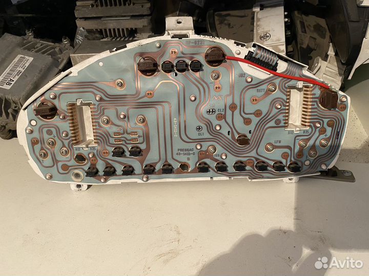 Щиток приборов Mitsubishi Carisma