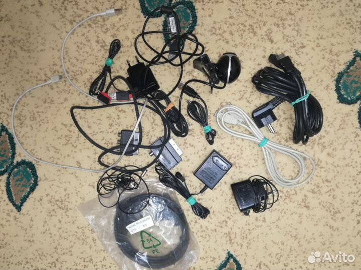 Зарядники на старые телефоны, провода,наушники