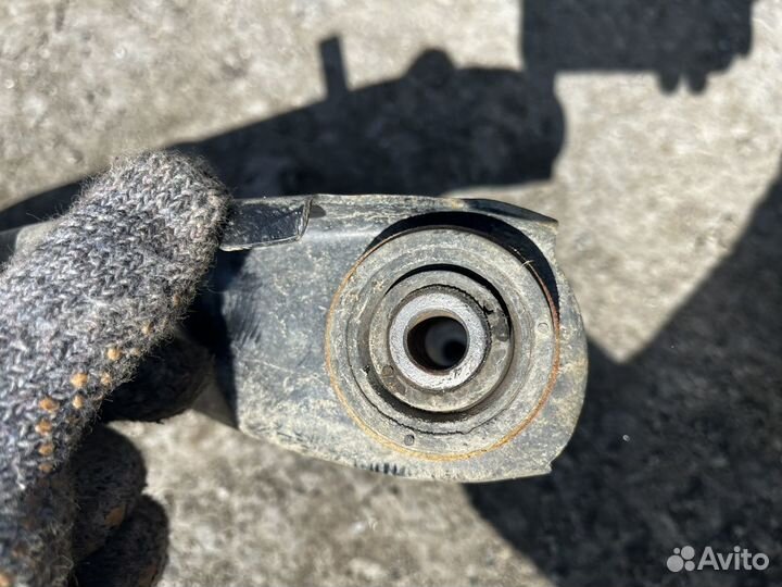 Рычаг левый Renault Logan 1