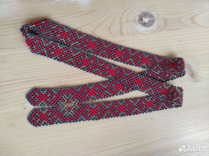 Нагрудное украшение из бисера 