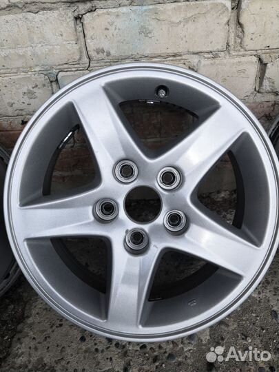 Продам комплект литых дисков