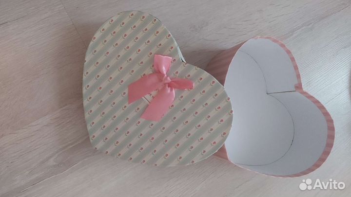 Коробка подарочная и топперы для букетов