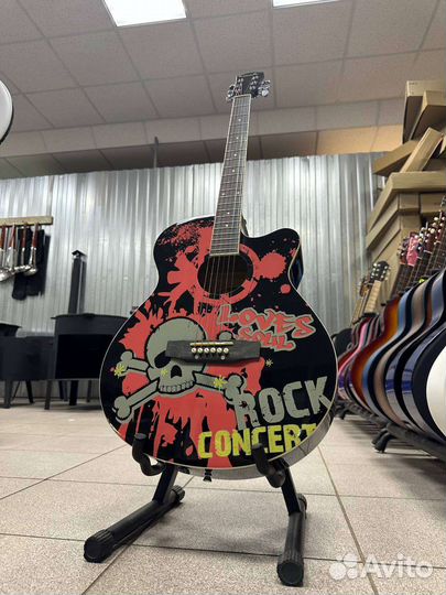 Акустическая гитара череп