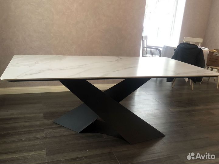 Стол из керамогранита