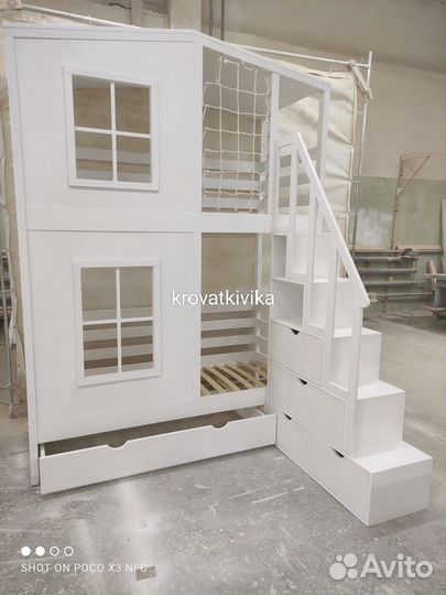 Детская двухъярусная кровать домик