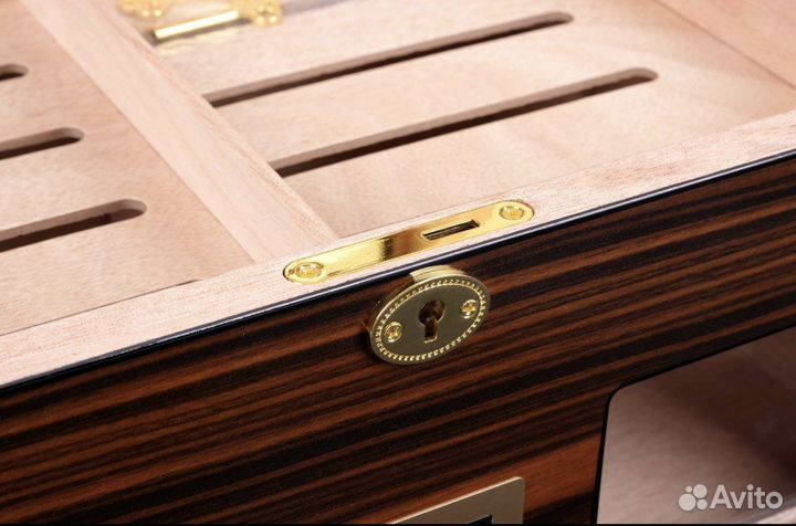 Хьюмидор Lubinski на 100 сигар cо стеклом