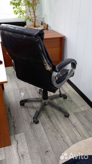 Офисное кресло