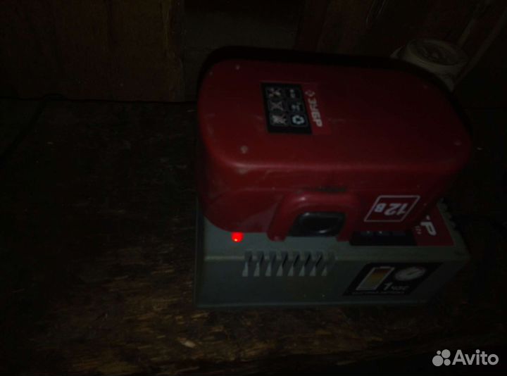 Аккумуляторная дрель шуруповерт Зубр