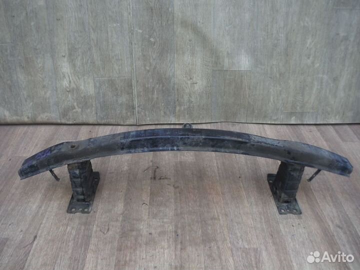 Усилитель переднего бампера BMW 3 E90 2010