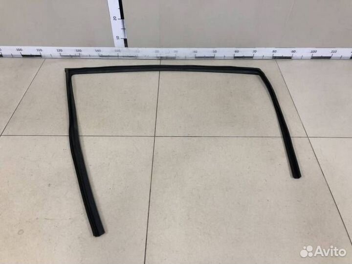 Уплотнитель стекла двери Toyota Camry V40 2006-201