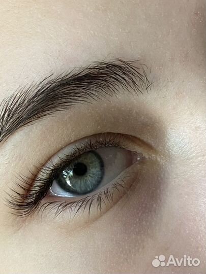 Наращивание ресниц, оформление бровей